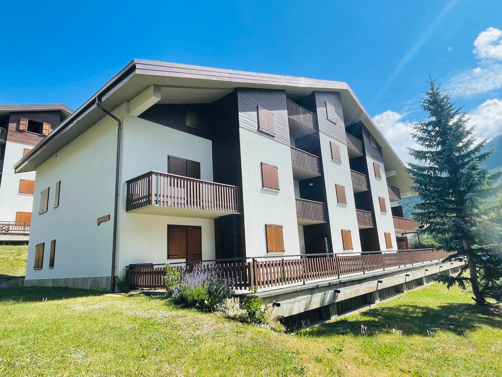 Ultimo piano ristrutturato – vista, sole e comfort